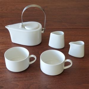 Tea Forte White Porcelain Modern Teardrop Tea Set Teapot 2 Cups Sugar Creamer